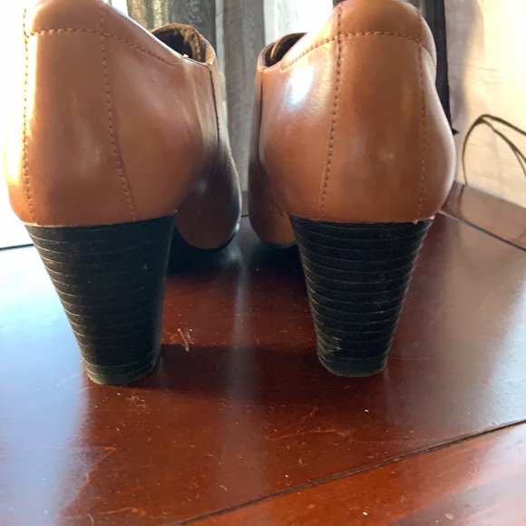 Woman’s booties - Picture 4 of 7